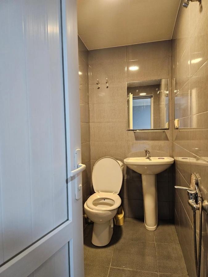 Guest House 2 Floor บาทูมิ ภายนอก รูปภาพ