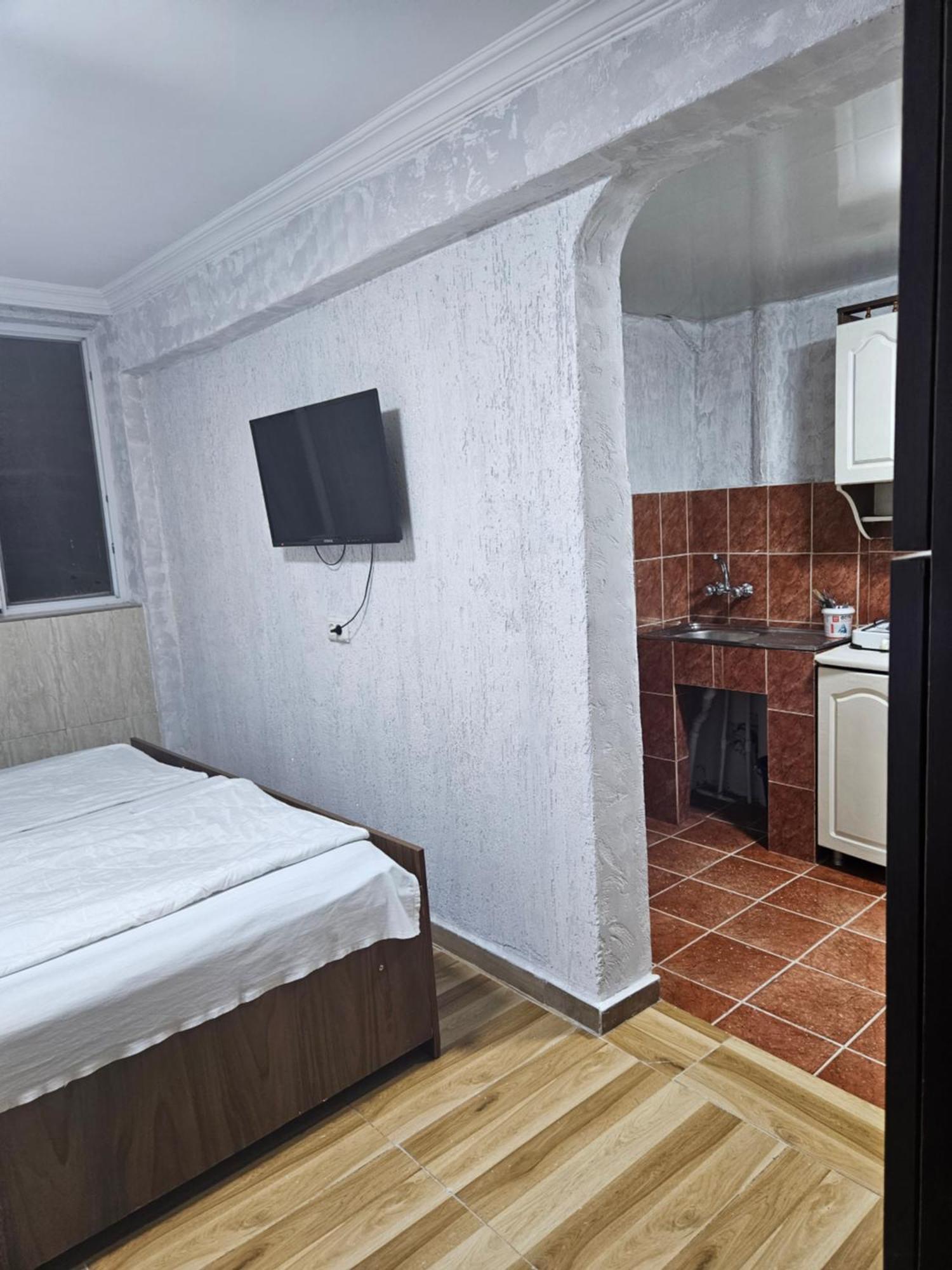 Guest House 2 Floor บาทูมิ ภายนอก รูปภาพ