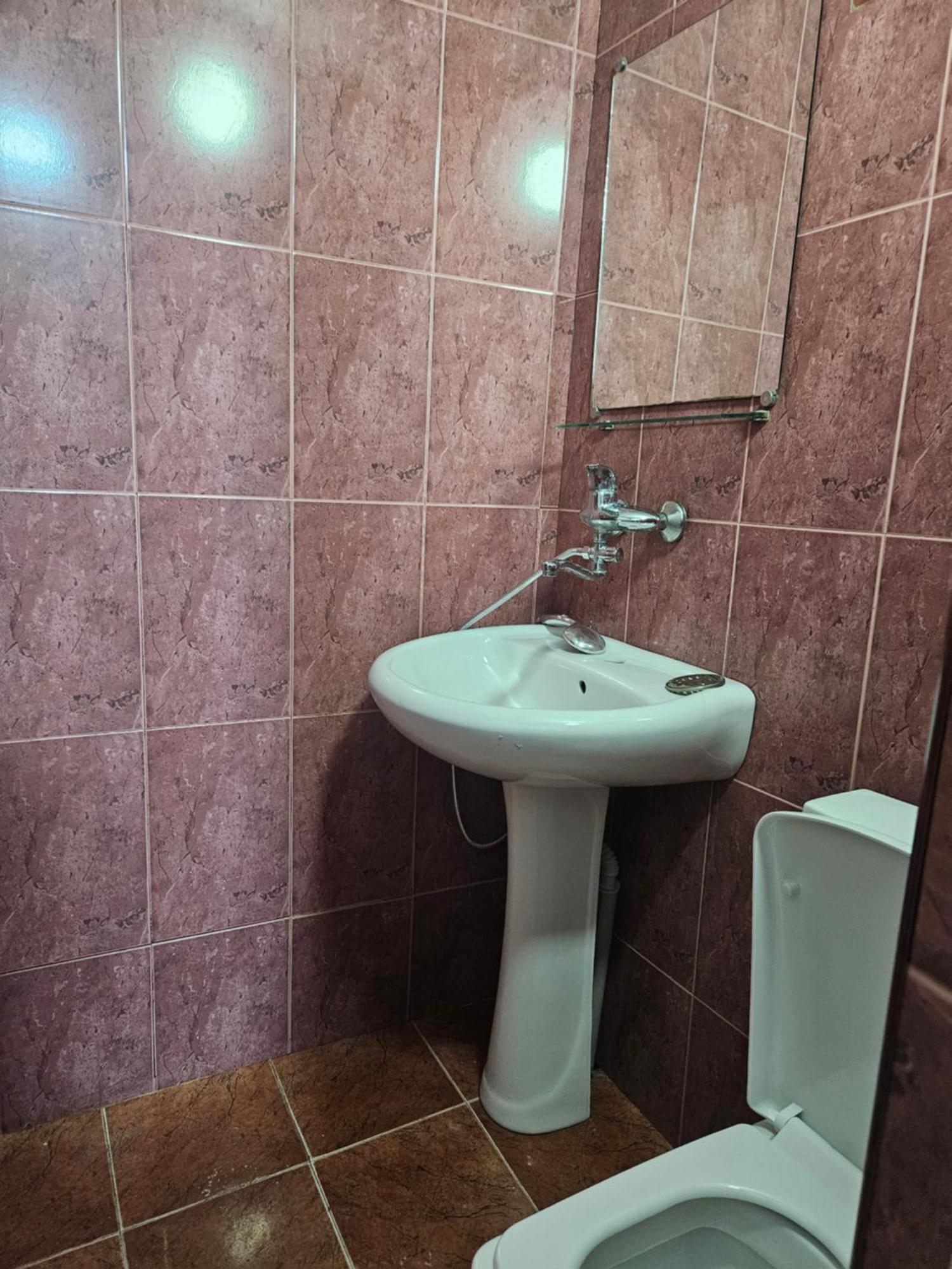 Guest House 2 Floor บาทูมิ ภายนอก รูปภาพ
