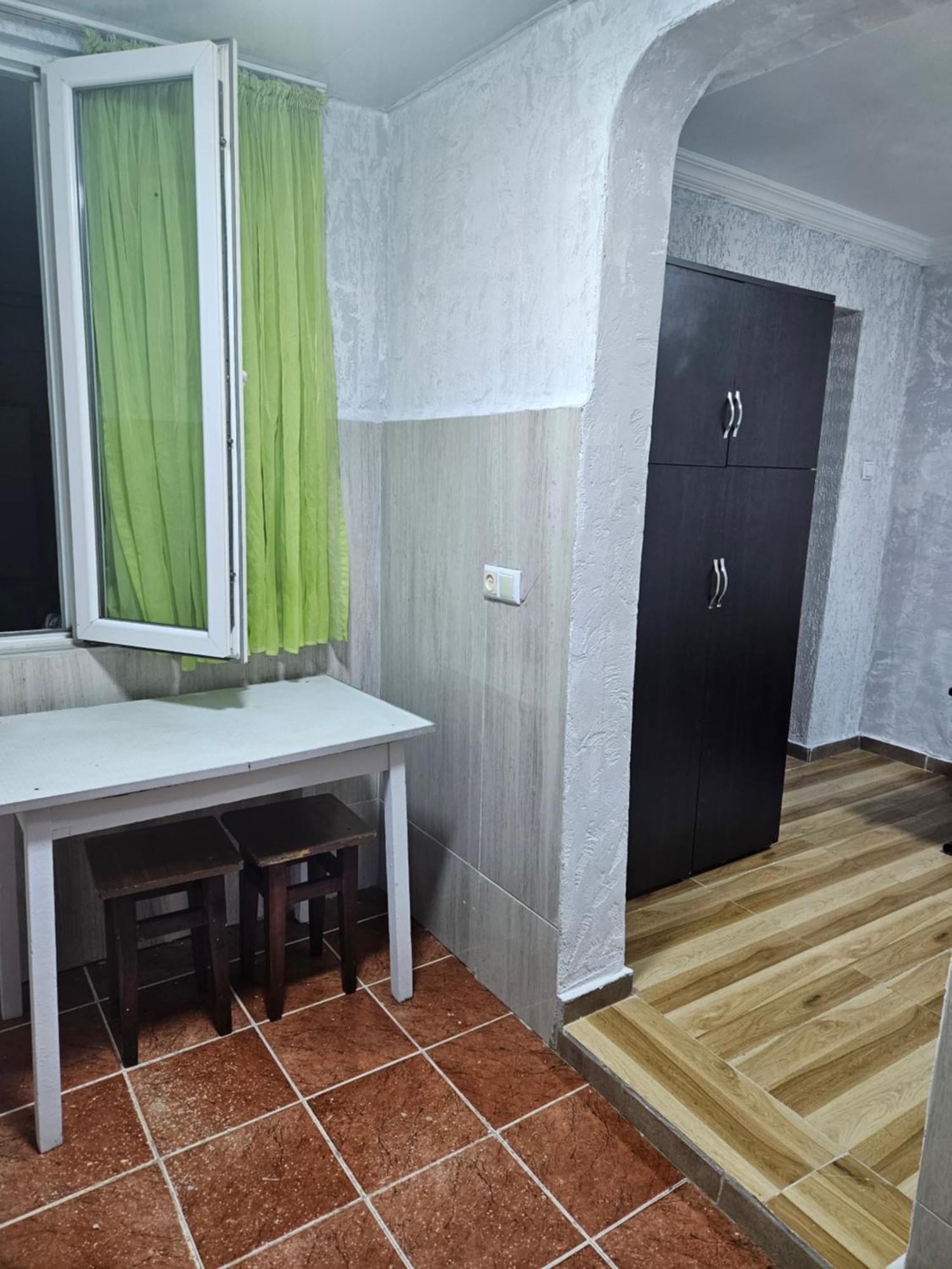 Guest House 2 Floor บาทูมิ ภายนอก รูปภาพ