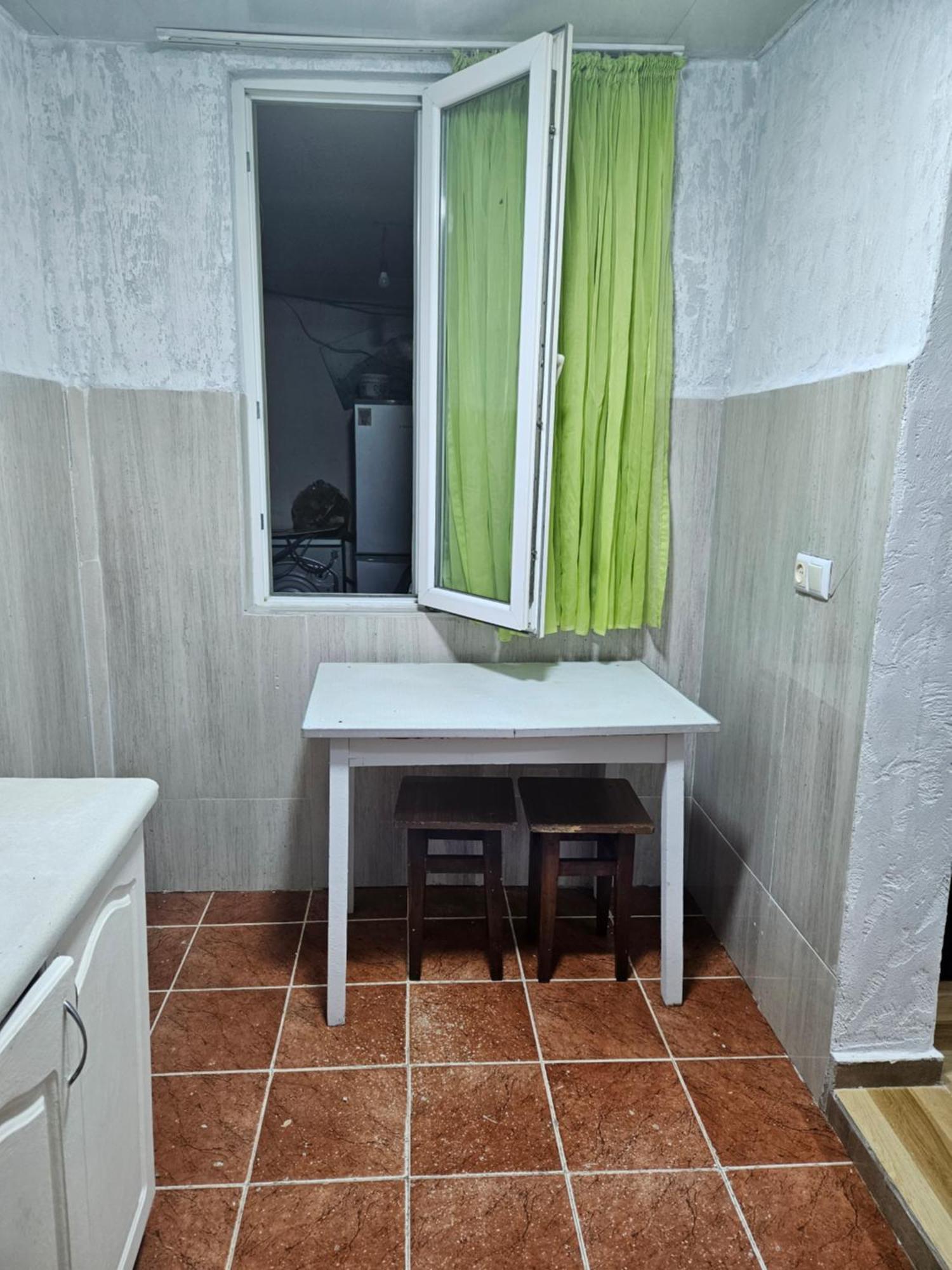 Guest House 2 Floor บาทูมิ ภายนอก รูปภาพ